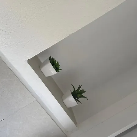 Plaza Andalucia -a 10min Caminando Del Puente Apartment