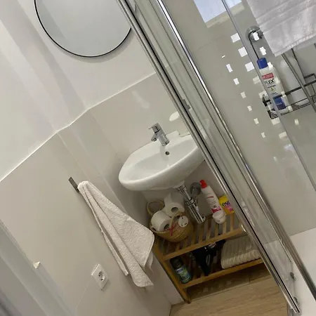 Plaza Andalucia -a 10min Caminando Del Puente Apartment *