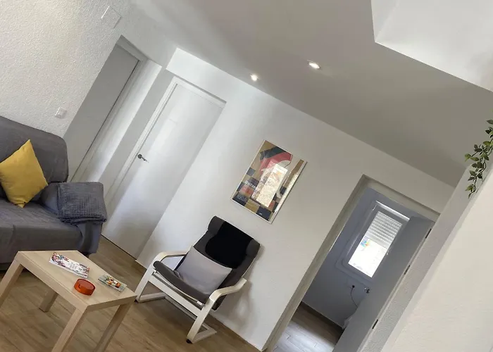 Plaza Andalucia -a 10min Caminando Del Puente *