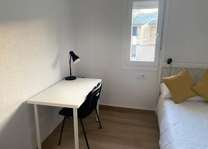 Plaza Andalucia -a 10min Caminando Del Puente *