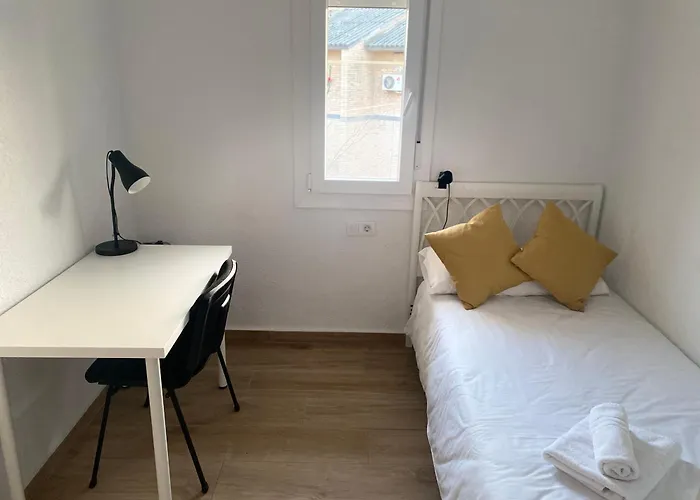 Plaza Andalucia -a 10min Caminando Del Puente *