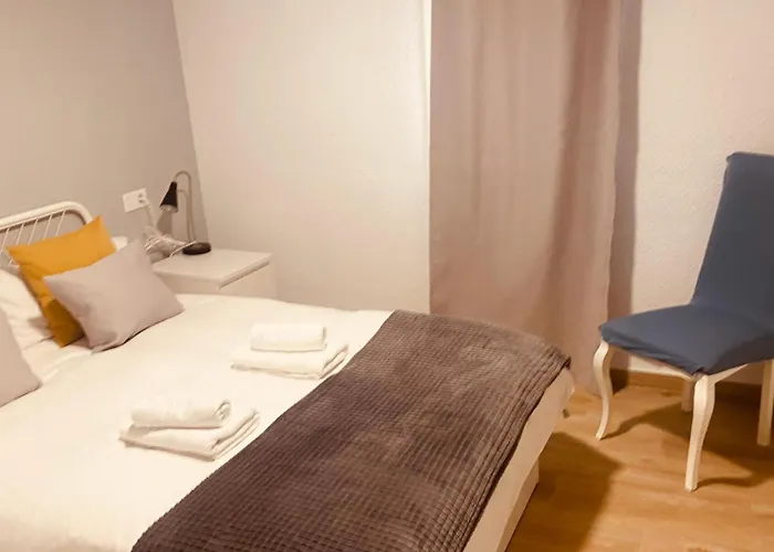 Plaza Andalucia -a 10min Caminando Del Puente *